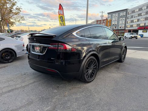 Used 2016 Tesla Model X 60D image 6