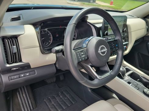 Used 2023 Nissan Pathfinder SL AWD/4WD image 14