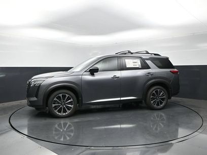 New 2026 Nissan Pathfinder Platinum w/ Accent Package