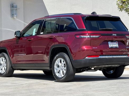 Used 2023 Jeep Grand Cherokee Limited AWD/4WD image 3