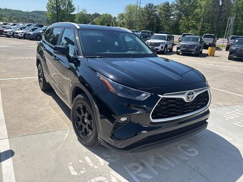 Used 2024 Toyota Highlander XLE image 7