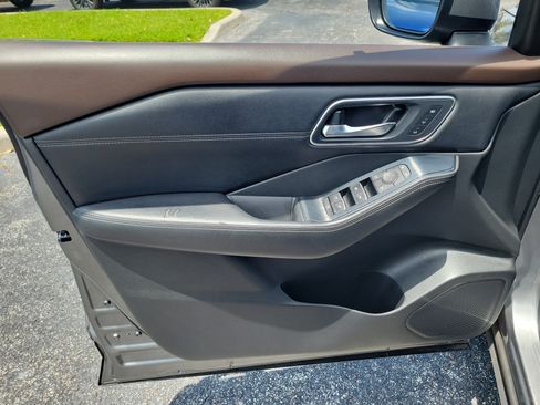 Certified 2021 Nissan Rogue SL w/ Premium Package FWD image 11