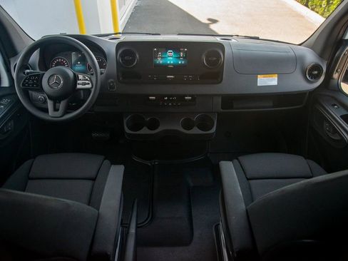 Used 2024 Mercedes-Benz Sprinter 2500 image 28
