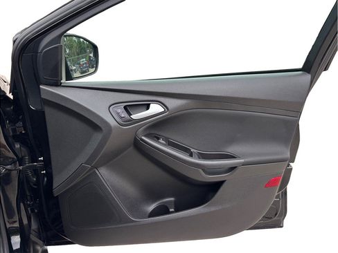 Used 2017 Ford Focus SE FWD image 30