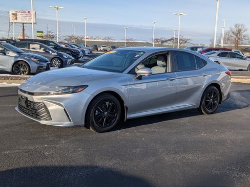 Certified 2025 Toyota Camry LE image 4