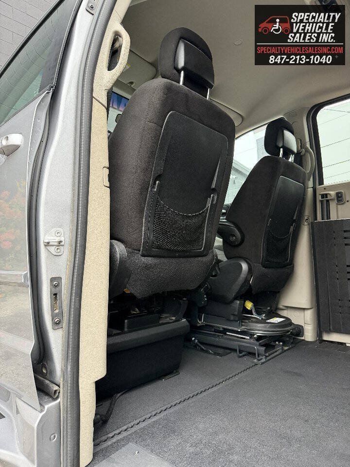 Used 2013 Dodge Grand Caravan SXT FWD image 19