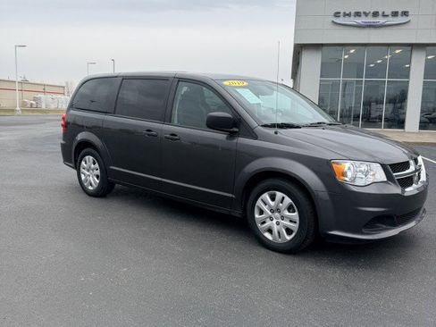 Used 2019 Dodge Grand Caravan SE w/ UConnect Hands-Free Group image 8