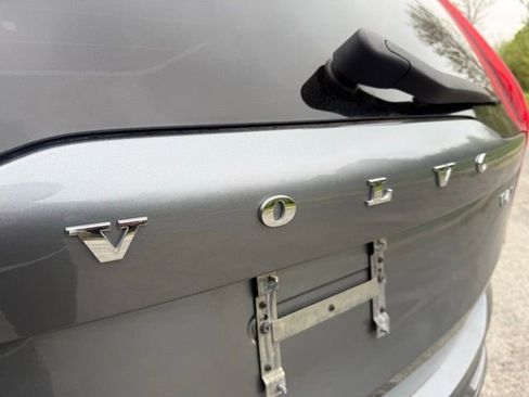 Used 2016 Volvo XC90 T6 Momentum w/ Vision Package image 8