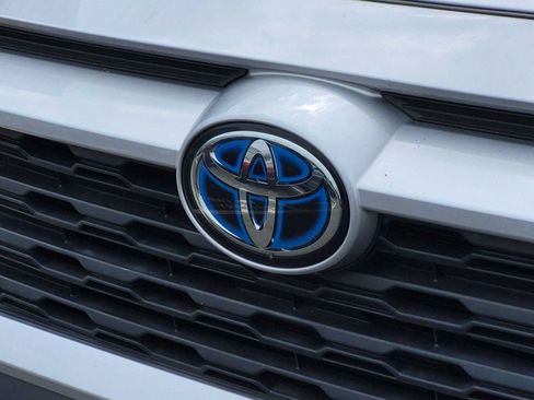 Used 2021 Toyota RAV4 XLE w/ Convenience Package AWD/4WD image 12