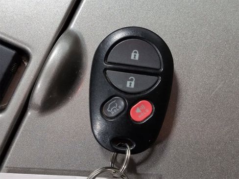 Used 2013 Toyota Highlander Plus image 34