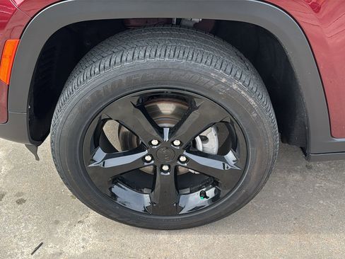 Used 2024 Jeep Grand Cherokee Altitude image 26