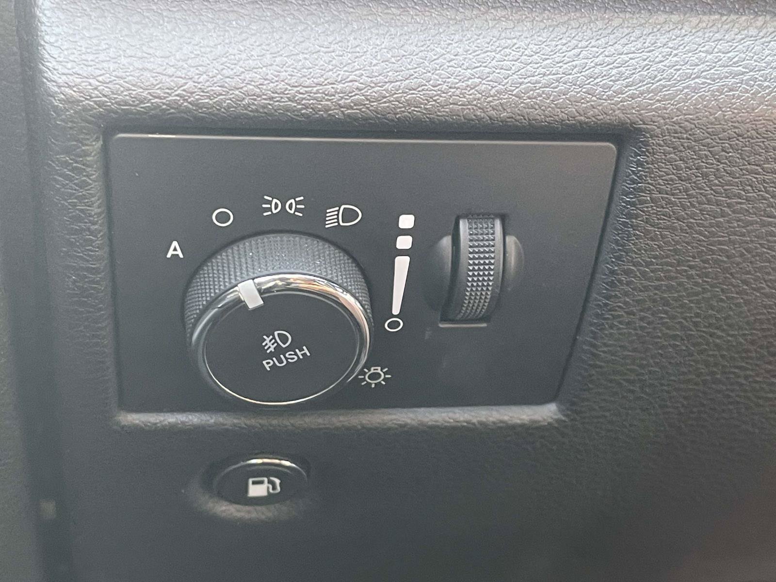 Certified 2022 Jeep Grand Cherokee Limited AWD/4WD image 28