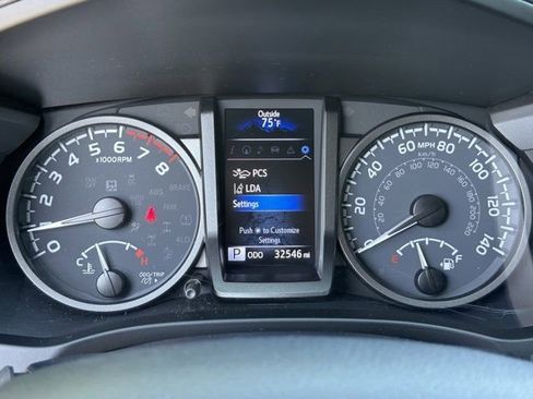 Used 2021 Toyota Tacoma TRD Off-Road w/ TRD Premium Off Road Package AWD/4WD image 23
