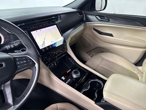 Used 2023 Jeep Grand Cherokee Limited w/ Luxury Tech Group II image 16