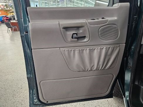 Used 2000 Ford E-150 and Econoline 150 Wagon image 20