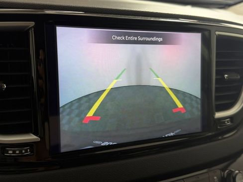 Used 2024 Chrysler Pacifica Touring-L FWD image 20