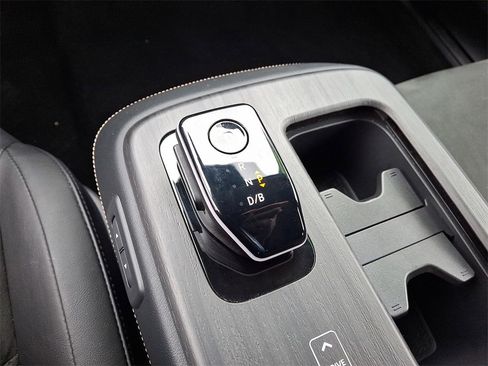 Used 2024 Nissan Ariya AWD image 15