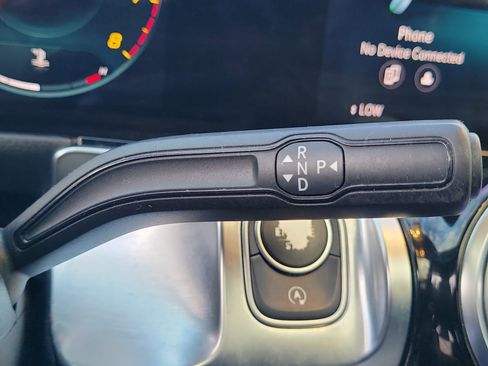 Used 2020 Mercedes-Benz GLB 250 w/ Premium Package image 32