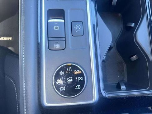 Used 2025 Nissan Pathfinder SV AWD/4WD image 14