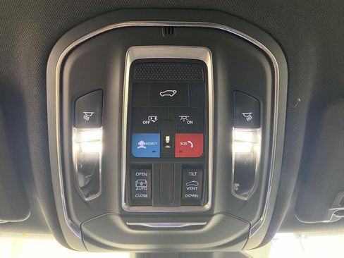 New 2025 Jeep Grand Cherokee Altitude AWD/4WD image 21