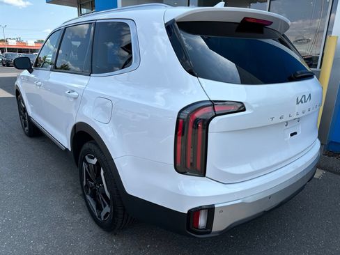 Used 2024 Kia Telluride EX w/ EX Captain's Chair Package AWD/4WD image 8
