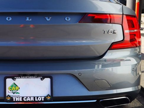 Used 2018 Volvo S90 T8 Momentum w/ Convenience Package image 20