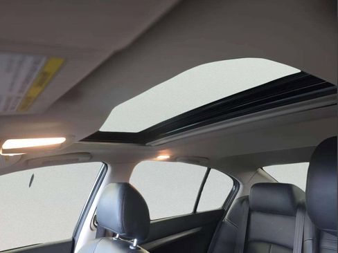 Used 2011 INFINITI G25 x w/ Moonroof Pkg image 8