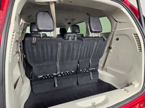 Used 2024 Chrysler Pacifica Touring-L image 16