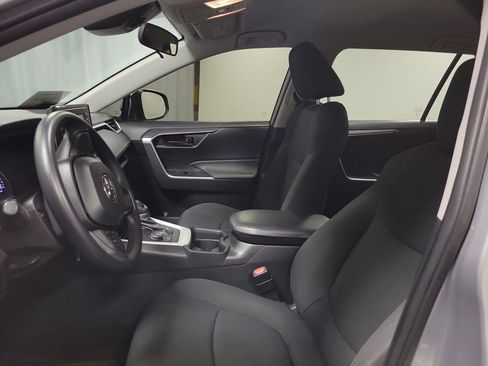 Used 2021 Toyota RAV4 LE image 12