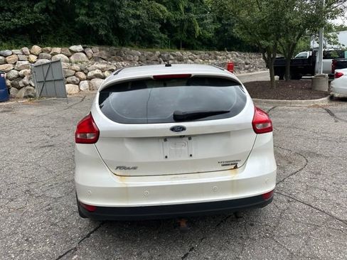Used 2015 Ford Focus Titanium w/ Titanium Technology Package FWD image 4