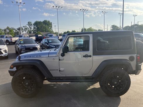 Used 2013 Jeep Wrangler Rubicon w/ Dual Top Group AWD/4WD image 4
