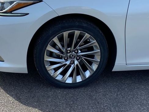 Certified 2020 Lexus ES 300h w/ Accessory Package image 9