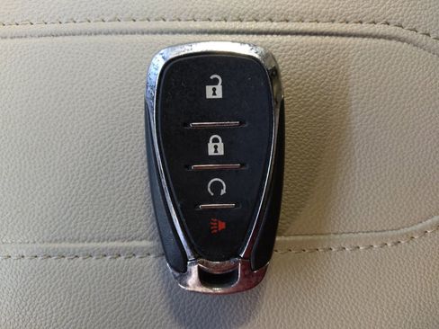 Used 2023 Chevrolet Traverse LS w/ Safety Package image 32