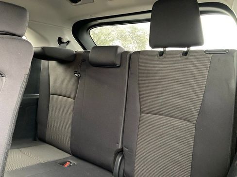 Used 2025 Toyota Highlander LE image 12