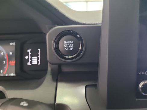 Certified 2026 Toyota Tacoma SR5 AWD/4WD image 29