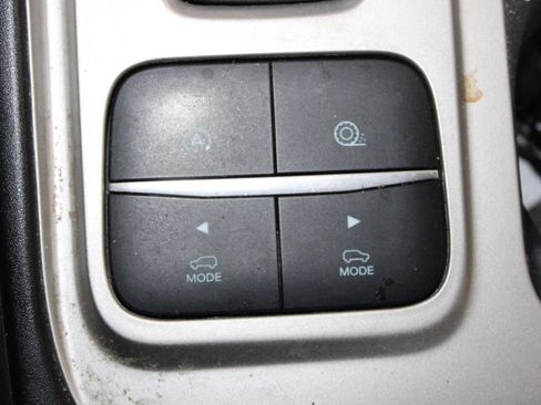 Used 2024 Ford Explorer XLT RWD image 32