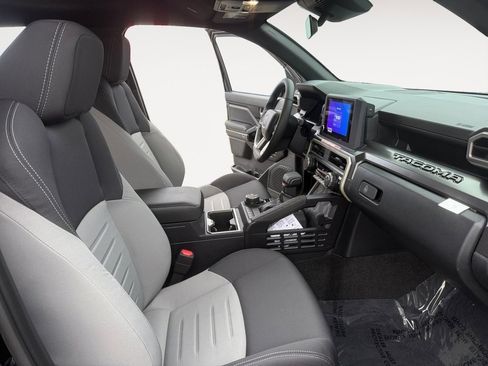 New 2025 Toyota Tacoma TRD Off-Road image 15