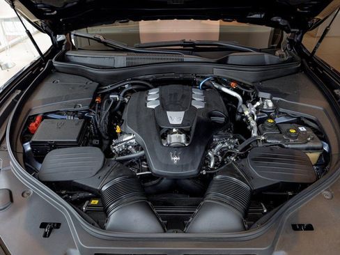 Certified 2022 Maserati Levante GT image 40