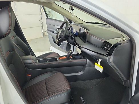 New 2026 Nissan Kicks SR w/ Cold Weather Package image 25