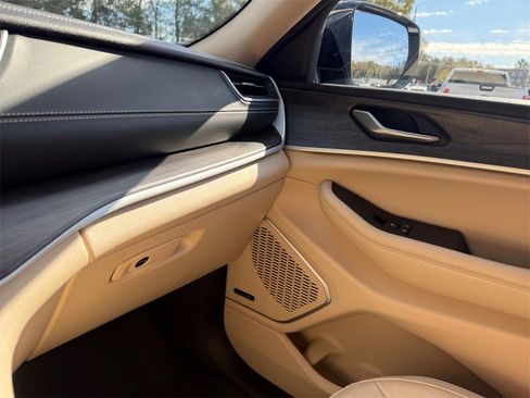 Certified 2022 Jeep Grand Cherokee L Limited image 25