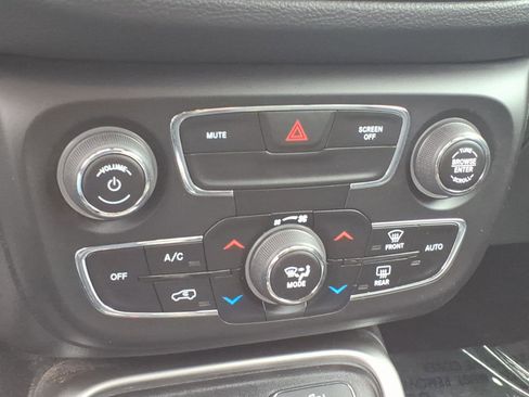 Used 2019 Jeep Compass Latitude w/ Cold Weather Group image 14