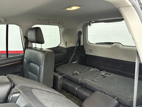 Used 2016 Toyota Land Cruiser image 12
