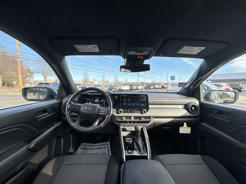 Used 2025 Chevrolet Colorado Trail Boss image 21