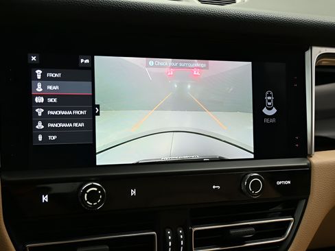 Certified 2023 Porsche Macan AWD/4WD image 18
