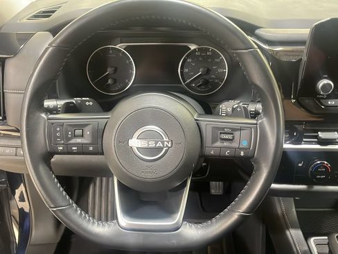 Used 2025 Nissan Pathfinder SV AWD/4WD image 21