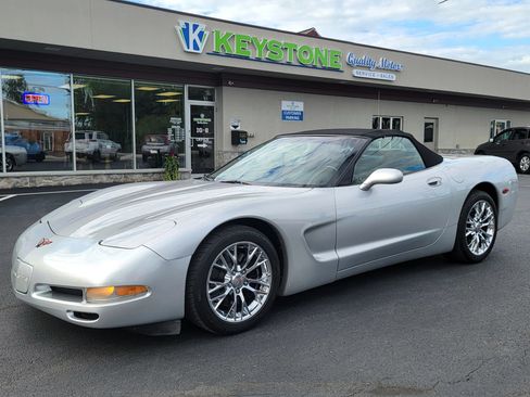 Used 2001 Chevrolet Corvette Convertible w/ Preferred Equipment Group1 RWD image 1