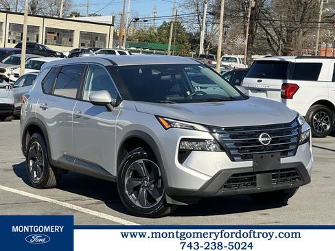 Used 2024 Nissan Rogue SV image 1