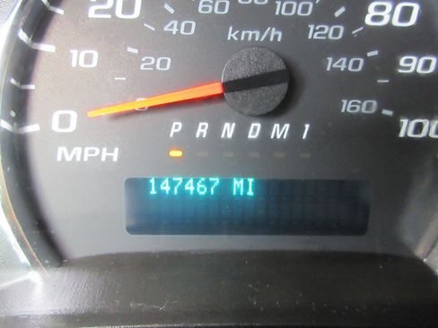 Used 2017 Chevrolet Express 2500 RWD image 32