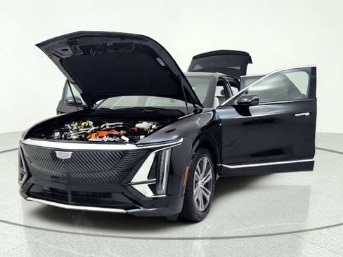 Used 2025 Cadillac Lyriq Luxury AWD/4WD image 13