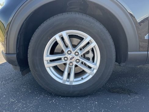 Used 2023 Ford Explorer XLT w/ Equipment Group 202A image 32